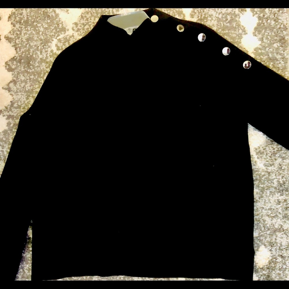 Super cute L pullover sweater w side silver buttons. 50% Viscose 29Poly 21Nylon